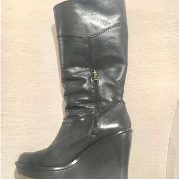 UGG Leather Winter Boots - Picture 5 of 5